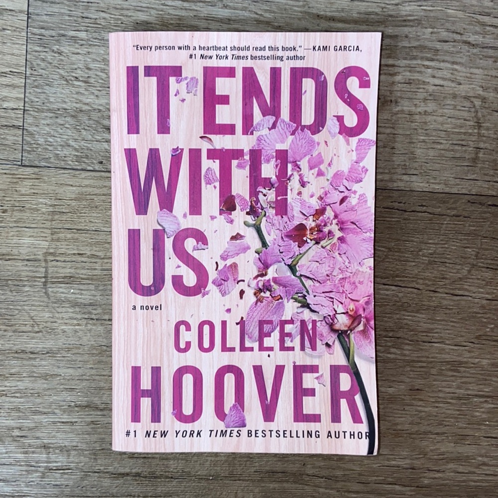 It Ends With Us Colleen Hoover Paperback